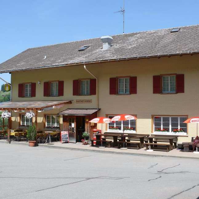 Gasthof Rosegg Außenansicht mit Terrasse